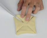Foto del paso 4 de la receta: Facturas varias con hojaldre económico sin manteca