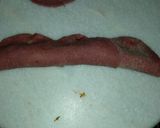A picture of step 7 of Rose-shaped beetroot momos.