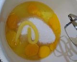 Foto langkah ke 1 dari resep Bolu kukus bunga mawar.