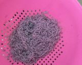A picture of step 2 of Purple cauliflower rice and shrimps recipe. Yummy yummy.