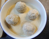 Foto del paso 1 de la receta: Bolas de pollo con salsa de espinacas