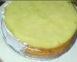 A picture of step 4 of Fresh pineapple cream cake.