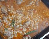 Foto del paso 4 de la receta: Guiso de arroz 🍚 reciclando los menudos de pollo 🐥
