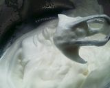 Foto langkah ke 3 dari resep Yoghurt Chiffon Cupcake.