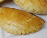 A picture of step 18 of 3 spice chicken filled bread.