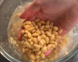Foto langkah ke 1 dari resep 151. Homemade Soy Milk/ Susu kacang kedelai (Vegan, Gluten Free).