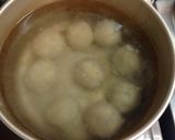 A picture of step 8 of Grüne Kartoffelklöße: German Potato Dumplings (using raw and cooked potatoes).