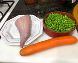 Foto del paso 1 de la receta: Rape a la plancha con guisantes y zanahoria hervida