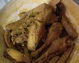 Foto langkah ke 6 dari resep Ayam ungkep bumbu kuning.