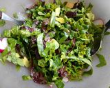 Foto del paso 2 de la receta: Ensalada palta-hojas-rabanitos