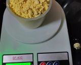 A picture of step 1 of Besan aur gond ke ladoo.