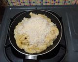 Foto langkah ke 4 dari resep Dadar Gulung isi Pisang Keju.