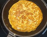 Foto del paso 5 de la receta: Tortilla exprés de patata y calabacín jugosa