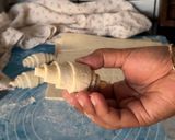 Foto langkah ke 3 dari resep Mini Croissant Tower.