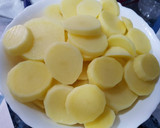 Foto del paso 2 de la receta: Pastel de patata, queso y lacón, con bechamel al horno😋🍽