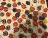 Foto del paso 10 de la receta: Focaccia con tomate cherrys, aceitunas negras y romero seco