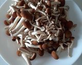 Foto del passaggio 2 della ricetta Risotto alla zucca e funghi pioppini