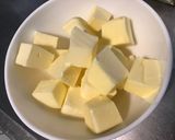 Une image de l'étape 1 de Gâteau chocolat fraises caramel.