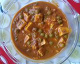 A picture of step 3 of Jain Matar Paneer.