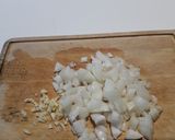 Foto del paso 1 de la receta: Tortilla de hojas de rabanito con ensalada