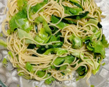 Foto del paso 2 de la receta: Espaguetis con fideos de calabacín