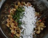 Foto langkah ke 3 dari resep Kacang Mede Pedas Daun jeruk.