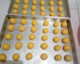 Foto langkah ke 3 dari resep Kue salju keju.