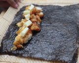 Foto langkah ke 2 dari resep Simple Crispy Sushi - Sushi Katsu.
