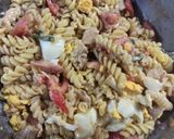 Foto del paso 4 de la receta: Ensalada tibia de fideos y atún