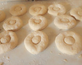 A picture of step 7 of Doughnut 2.