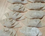 รูปขั้นตอนการทำที่ 3 ของ เกี๊ยวซ่ากรอบไส้ข้าวทูน่ามายองเนส (Crispy Gyoza with Tuna Mayonnaise Rice Filling)
