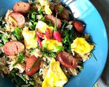 Une image de l'étape 6 de Riz sauté aux saucisses à la citronnelle.