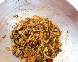 A picture of step 6 of Karahi Bhindi (okra).