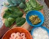 A picture of step 1 of Thai Green Prawn Curry.