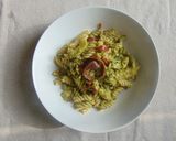 Foto del passaggio 4 della ricetta Fusilli con broccoli, acciughe e peperoncini tondi