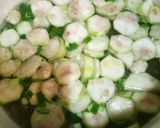 Foto langkah ke 5 dari resep Sup Oyong (Bihun, Telur Puyuh).