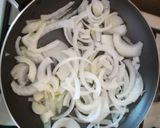 Foto del paso 1 de la receta: Pollo encebollado con Maggie