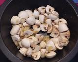 Foto del paso 1 de la receta: Champiñones en salsa con huevo