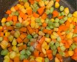 ข้าวผัดซอสมะเขือเทศและผักสามสี วิธีทำสูตร 3 รูป