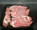 Foto del paso 1 de la receta: Chuletas de pavo al ajillo a la plancha