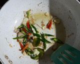 Foto langkah ke 2 dari resep Tumis Kulit Kecap Pedas.