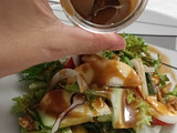 Ensalada de manzanas y nueces con vinagreta de mostaza y miel