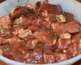 Foto del paso 3 de la receta: Fierritos de bondiola, chorizo y ciruela