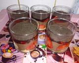 صورة لخطوة 5 من وصفة تحلية الفراولة 🍓 بالطبقات البنة منحكيلكمش 🥰😋