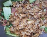 Foto langkah ke 5 dari resep Kwetiaw Goreng.