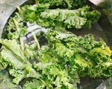 Hình bước làm 1 của món Canh Cải Kale Nấu Tôm Đất