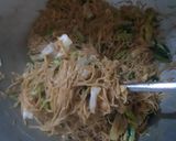 Foto langkah ke 7 dari resep 13. Bihun Goreng Tidak Berminyak.