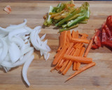 Foto del paso 2 de la receta: Fritada picante de verduras con trucha y bacon