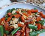 Foto langkah ke 4 dari resep Urak-arik telur sayur.