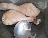 Foto langkah ke 2 dari resep Sup Ayam Jamur.